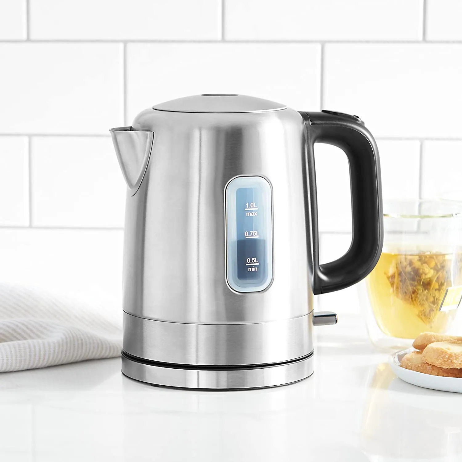 AmazonBasics Stainless Steel Portable Fast, Electric Hot Water Kettle for Tea and Coffee, 1 Liter, Silver