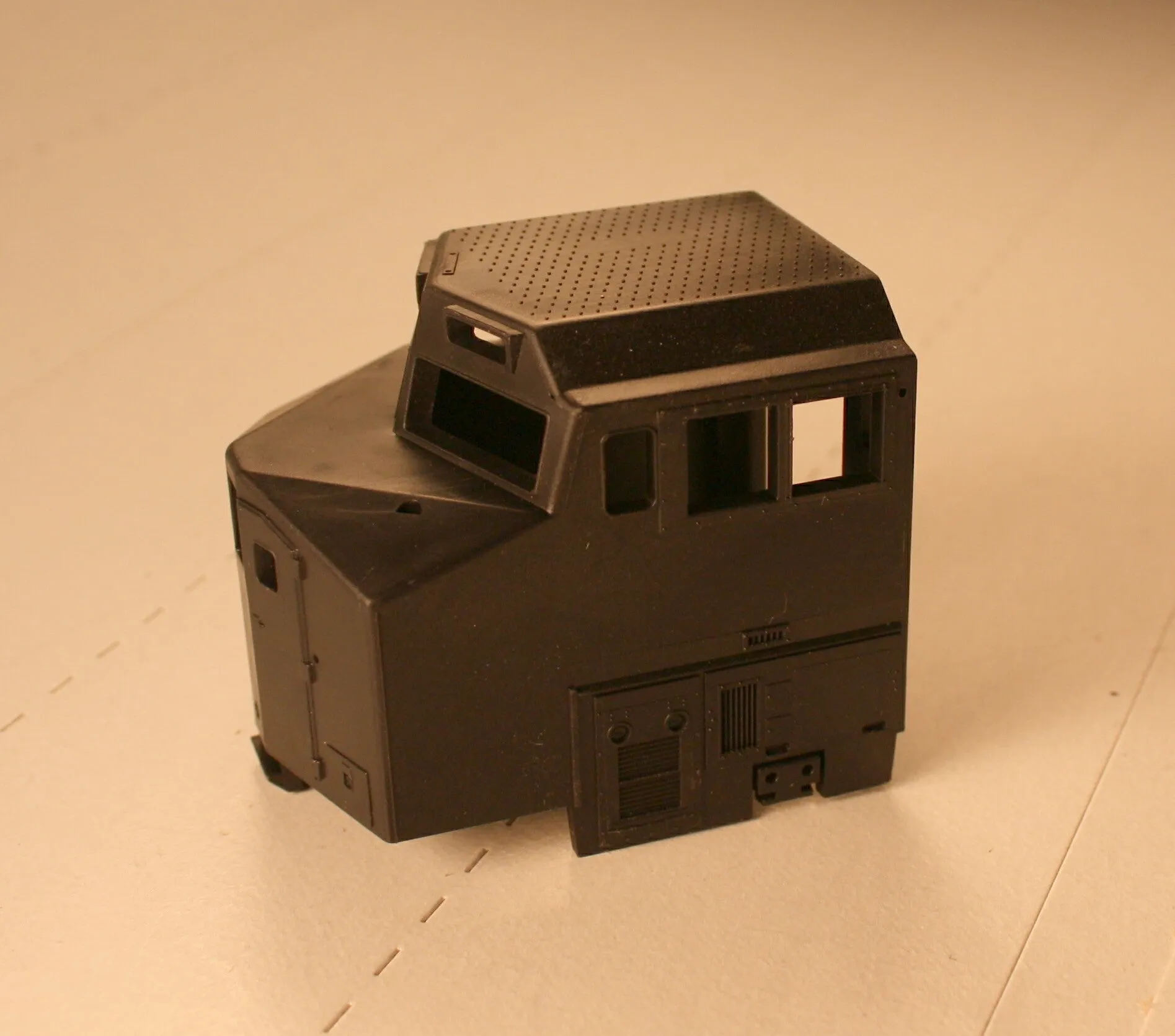 Ath-43911  AC 44 cab   (with hi number boards) angled roof