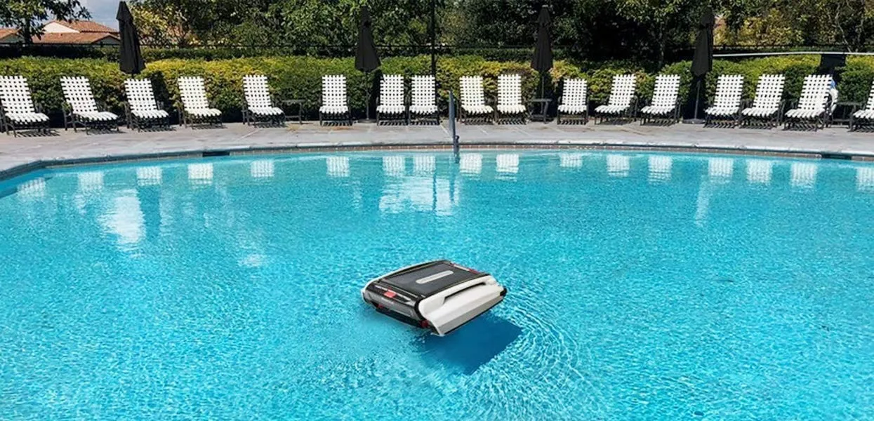 Instapark Betta Solar-Powered Robot Pool Skimmer
