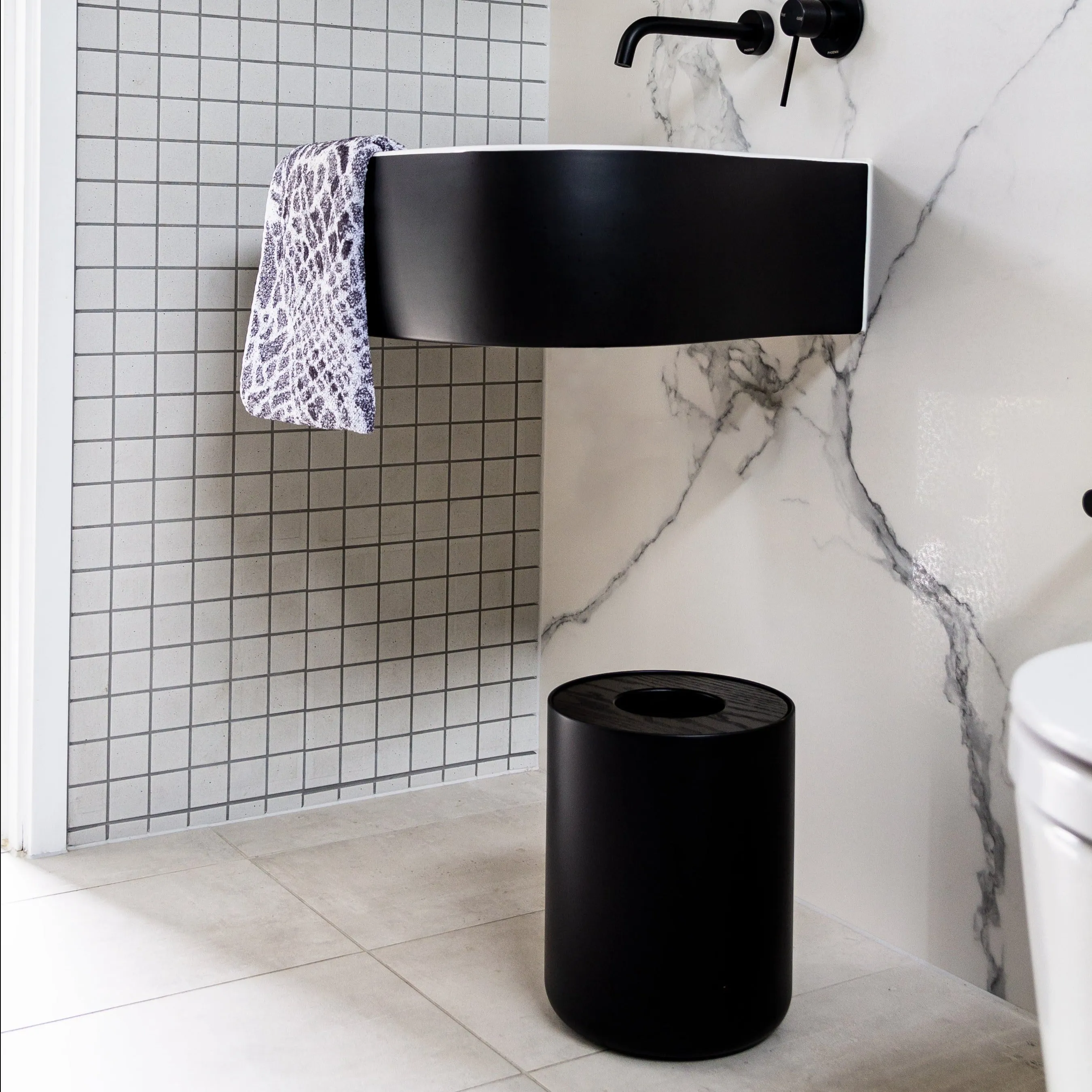 Round Bin with Oak Lid - Black