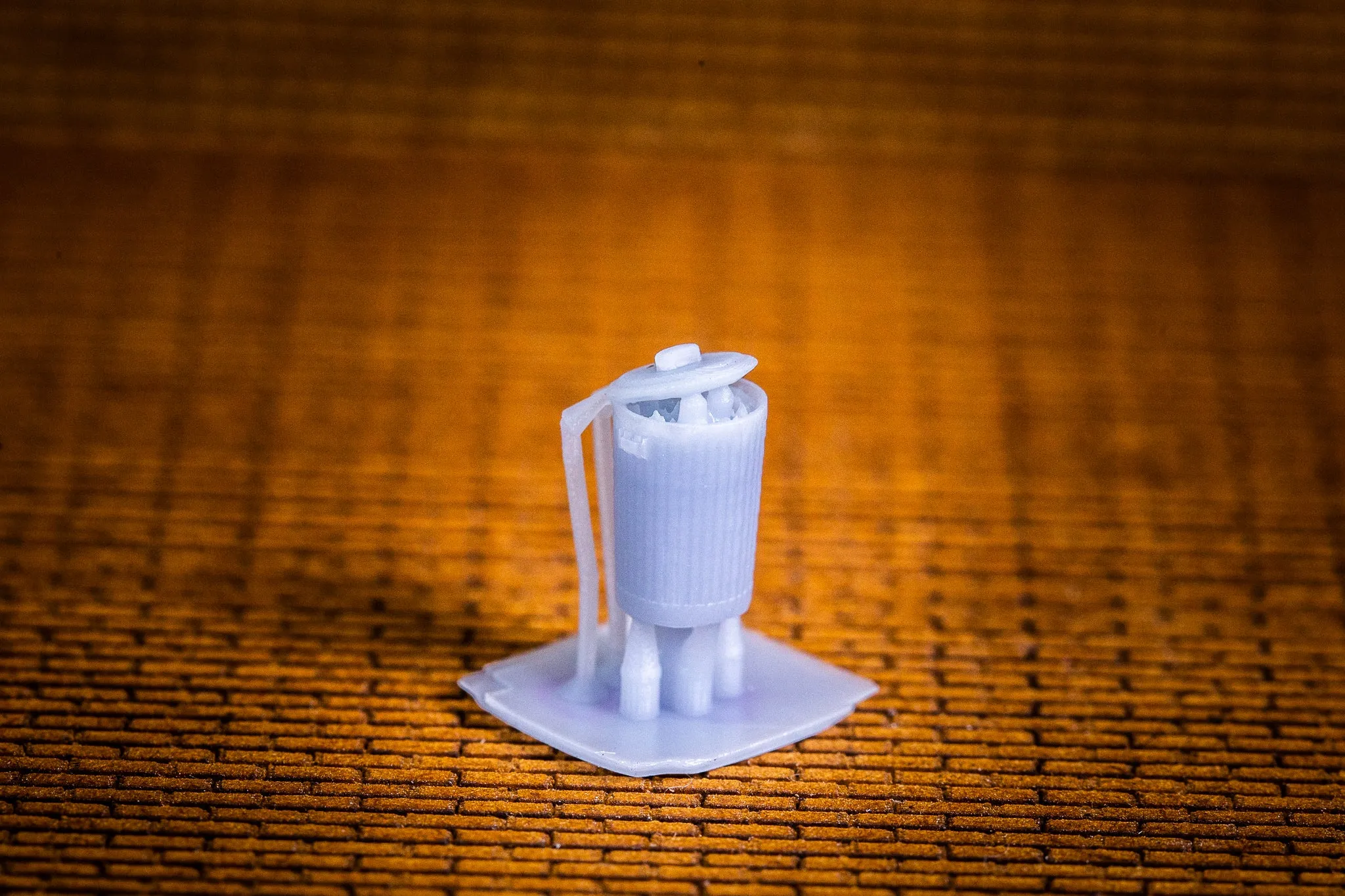Trash Cans – 65 pack – HO Scale