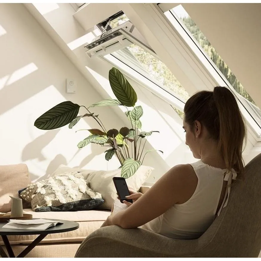 VELUX GGL MK10 206721U Triple Glazed High Energy Efficiency White Painted INTEGRA® Electric Window (78 x 160 cm)